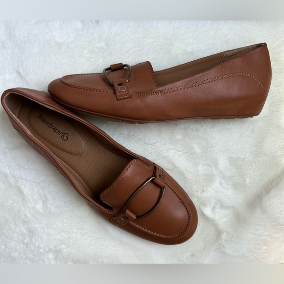 BARE‎ TRAPS Women’s Kellye Classic Brown Slip-On Loafers Flats Metal Ring 10M - Picture 1 of 14